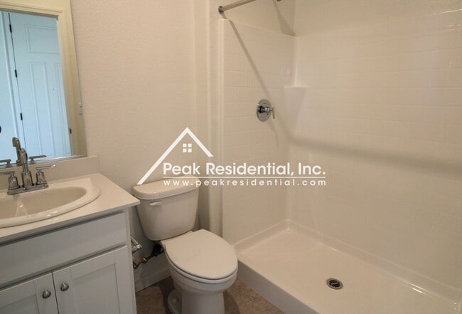 Building Photo - Newer 4bd/3ba Folsom Home with 2 Car Garage