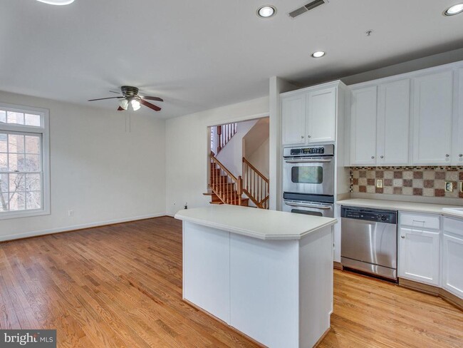 Building Photo - 701 Fitzhugh Way