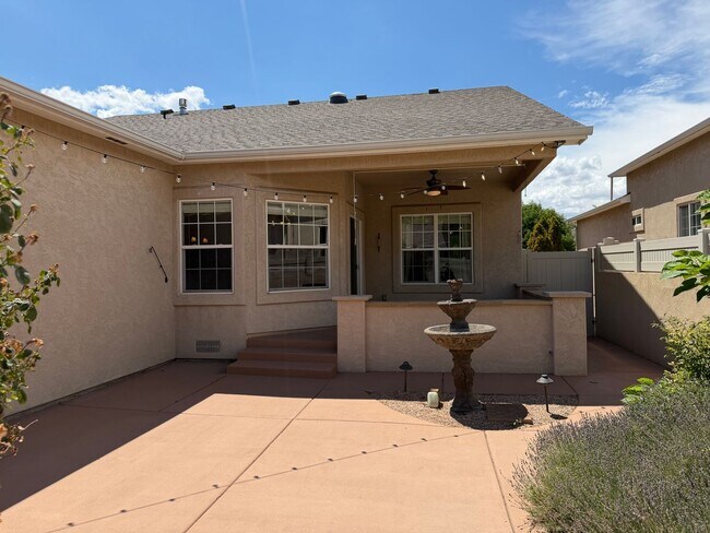 Building Photo - 1825 Venetian Dr