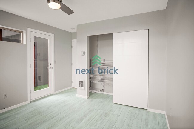 Building Photo - 2 BED & 1.5 BATH TOWNHOME FOR RENT