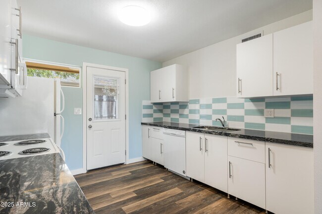Primary Photo - 1245 W 4th St