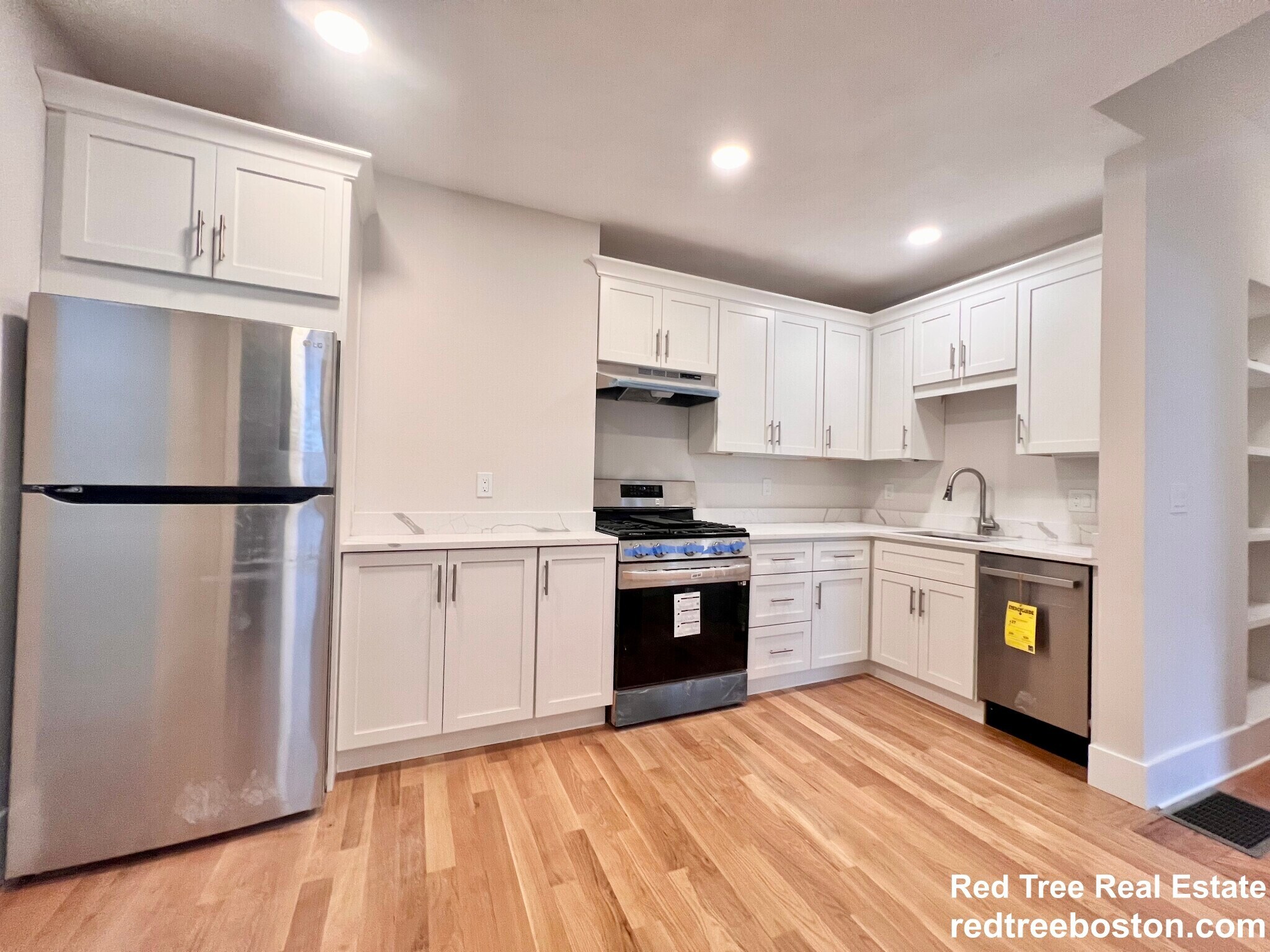 Building Photo - 564 E 5th St