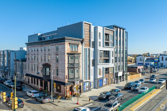 Building Photo - 629 W Girard Ave