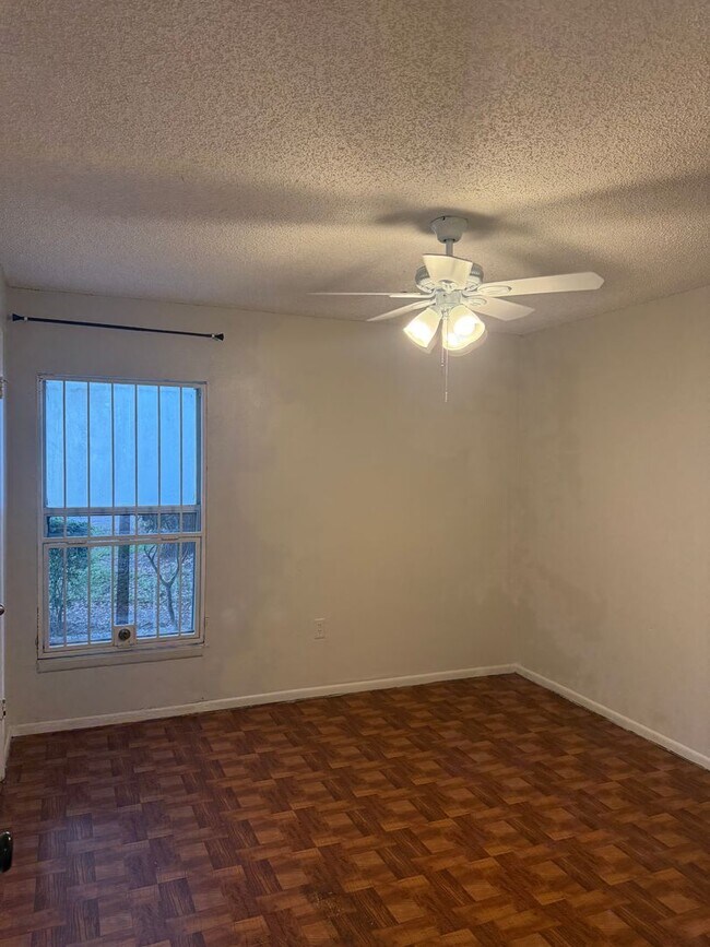 Building Photo - 3827 Bay Club Cir