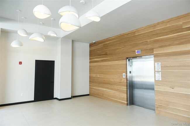 Building Photo - 135 E Park Ave