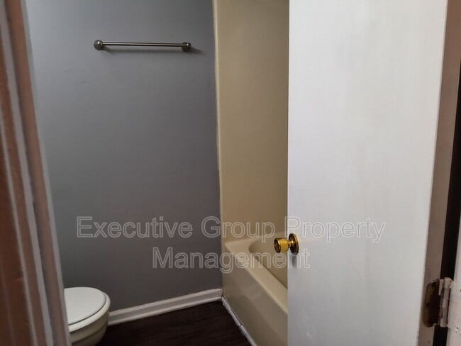 Building Photo - 1221 Clear Ridge Ln