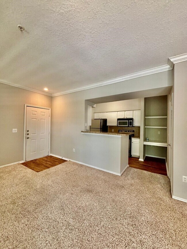 Building Photo - 10440 Deerwood Rd
