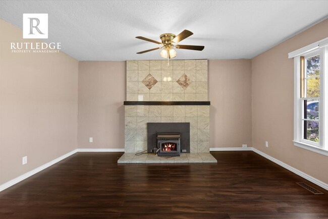 Building Photo - $500 OFF !!!   MOVE - IN SPECIAL!!!  2 Bed / 1 Bath Home with Large Deck