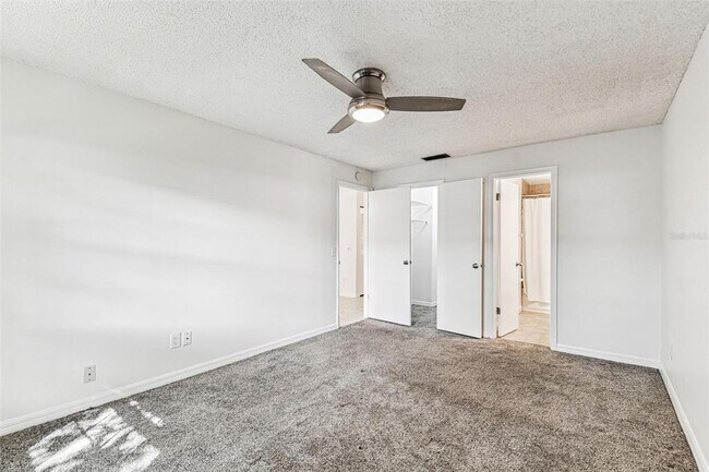 Building Photo - 3803 N Oak Dr