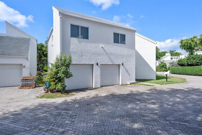 Building Photo - 1981 S Oak Haven Cir