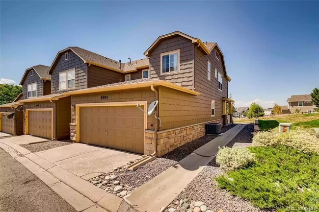 Building Photo - Spacious town home for rent Castle Rock Co