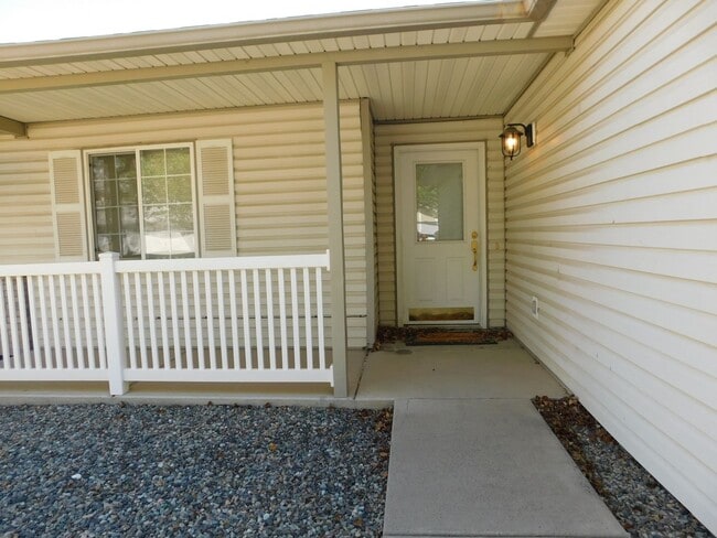 Building Photo - Quiet Neighborhood!