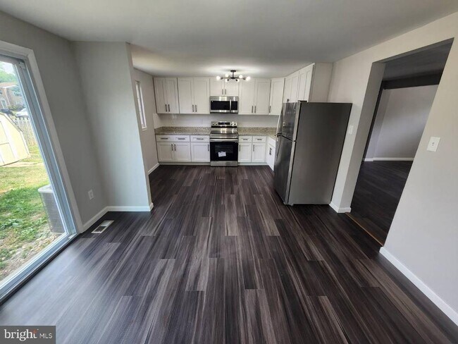 Building Photo - 1768 Carriage Way