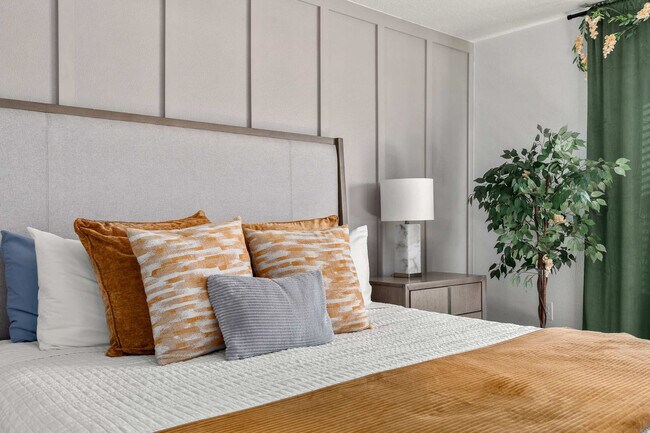 Building Photo - 1978 Majorca Dr