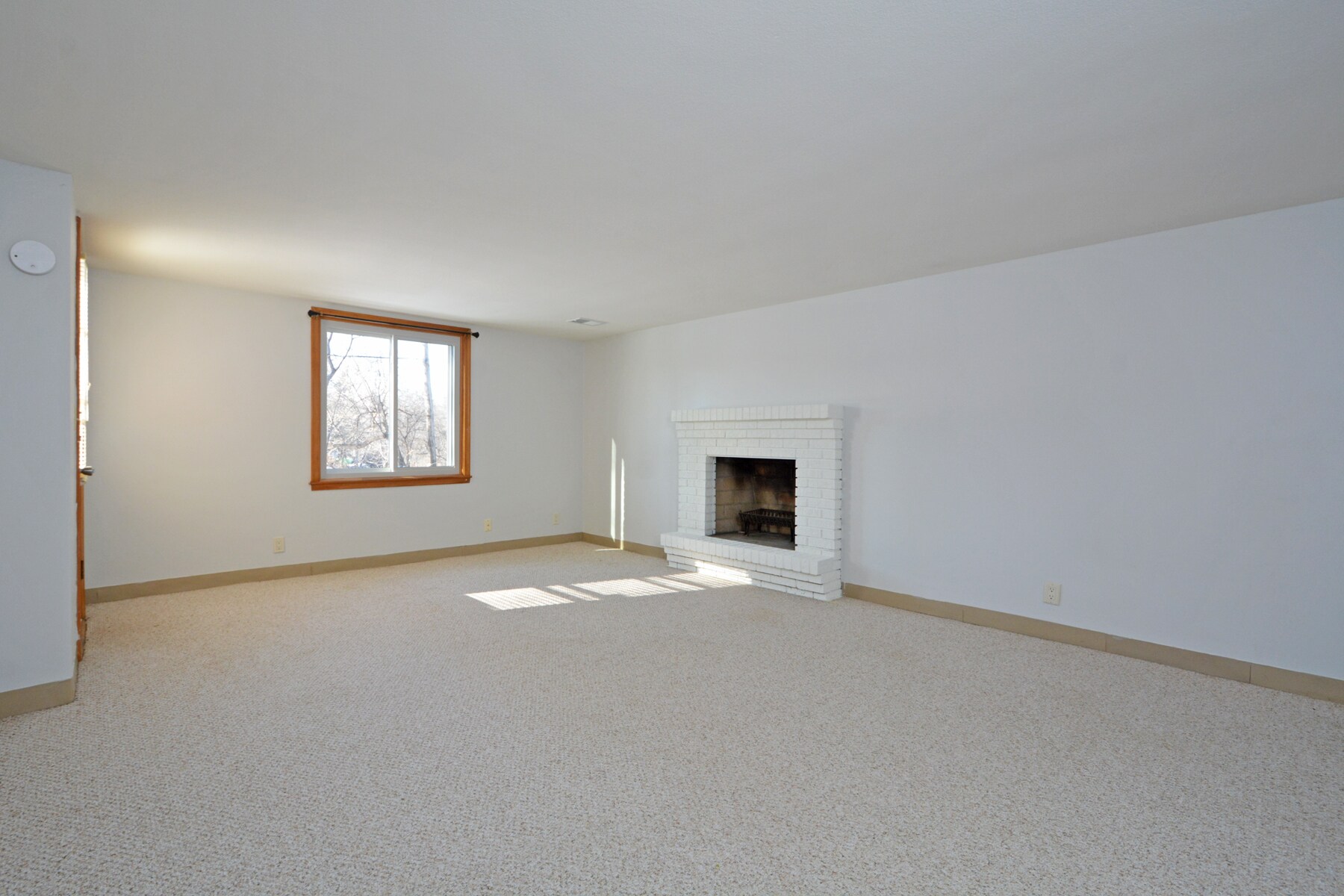 Building Photo - 5204 Grandview Ln