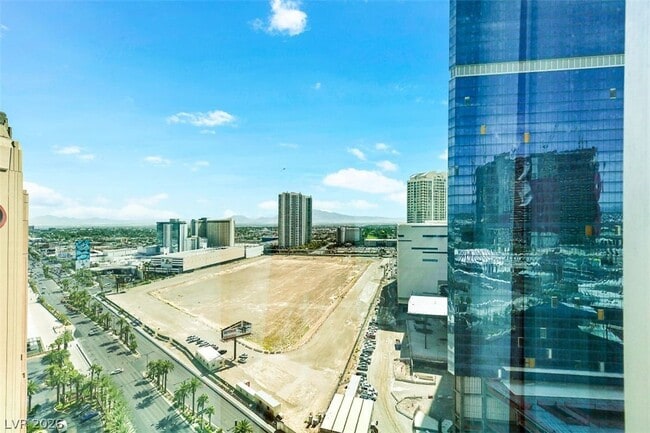 Building Photo - 2700 S Las Vegas Blvd