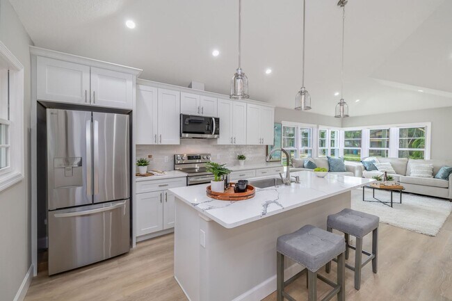 Building Photo - Adorable rental available in heart of Orlando !