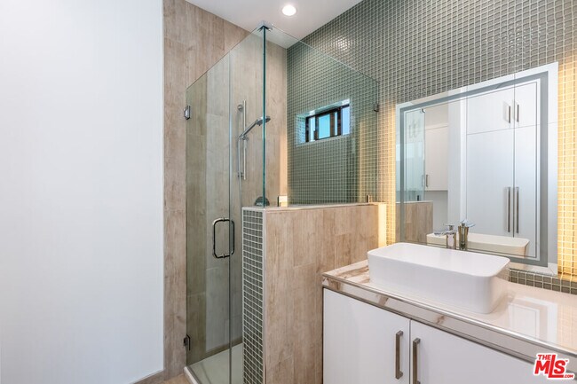 Building Photo - 8012 Zeus Dr