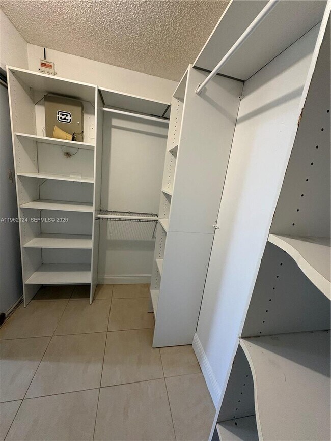 Building Photo - 6579 Via Regina