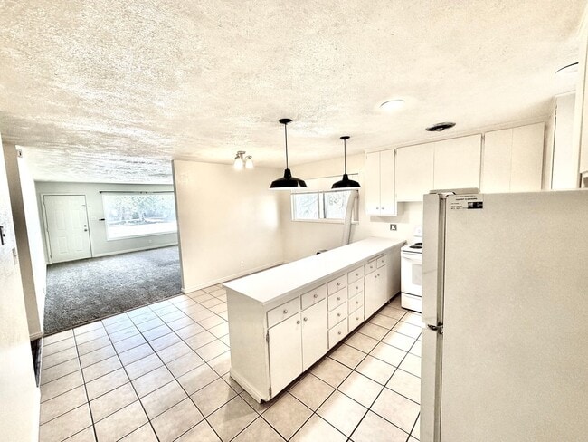 Building Photo - 2564 S 700 E