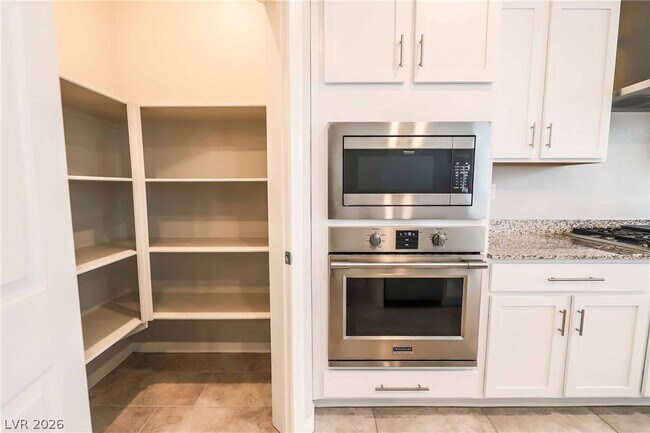 Building Photo - 2614 Topaz Blue St