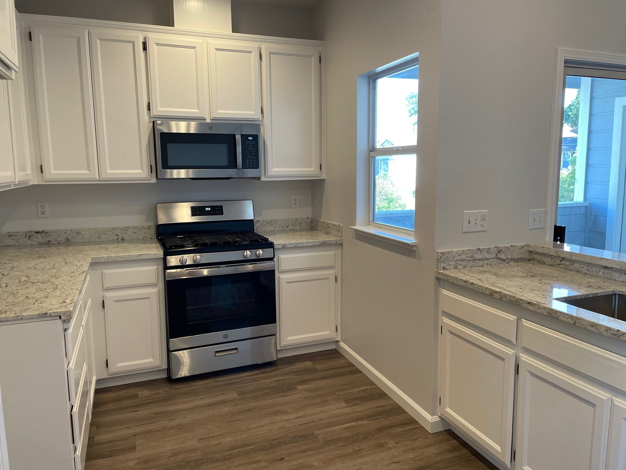 Kitchen - 419 8th St