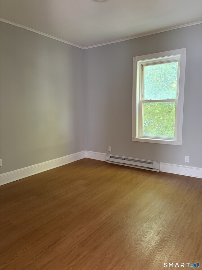 Building Photo - 393 Riverside Ave