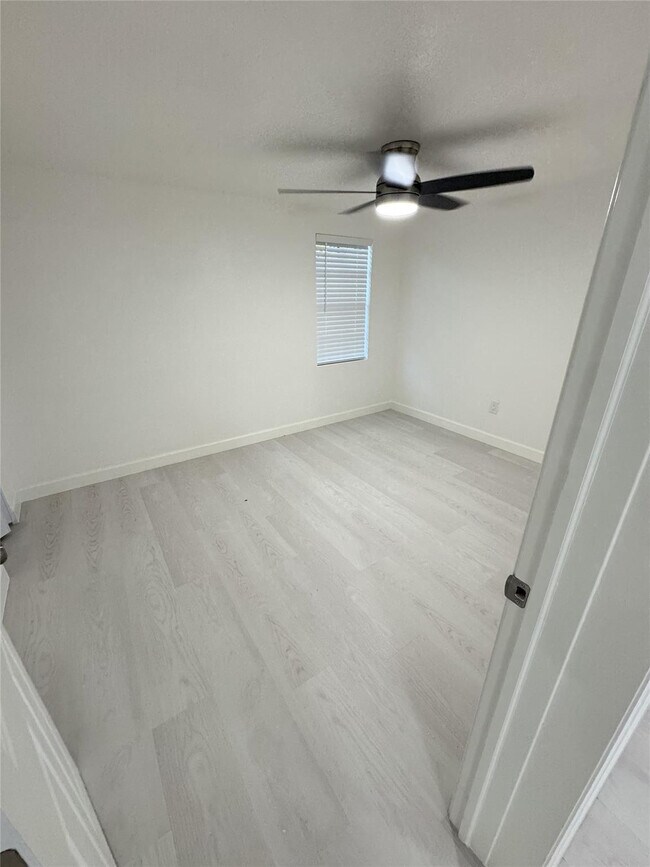 Building Photo - 909 36th St