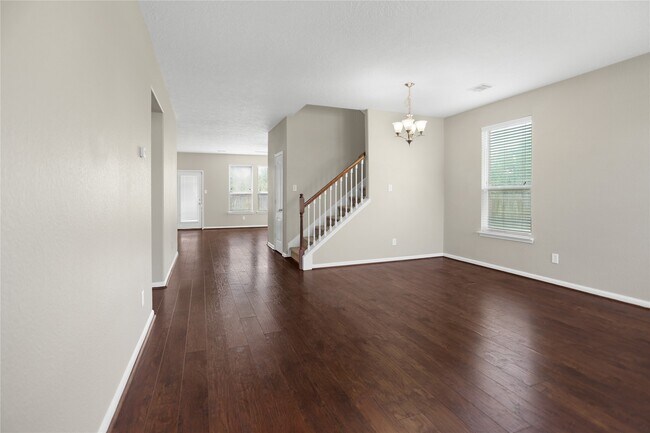 Building Photo - 692 Casual Ln