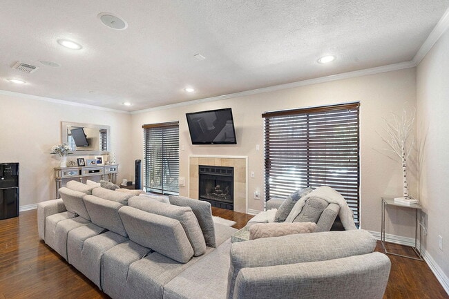 Building Photo - 22 Willowwood Cir