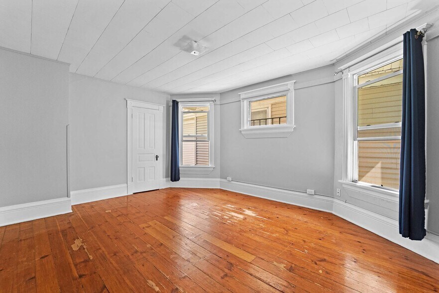 Building Photo - 322 W Wilson St