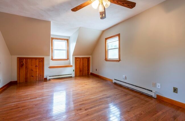 Building Photo - 162 5th St