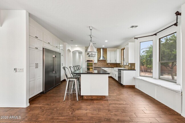 Building Photo - 2801 E Lindrick Dr
