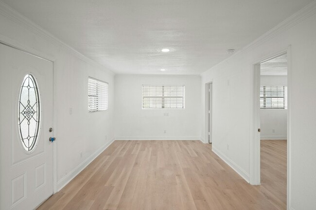 Building Photo - 928 Ferry Rd