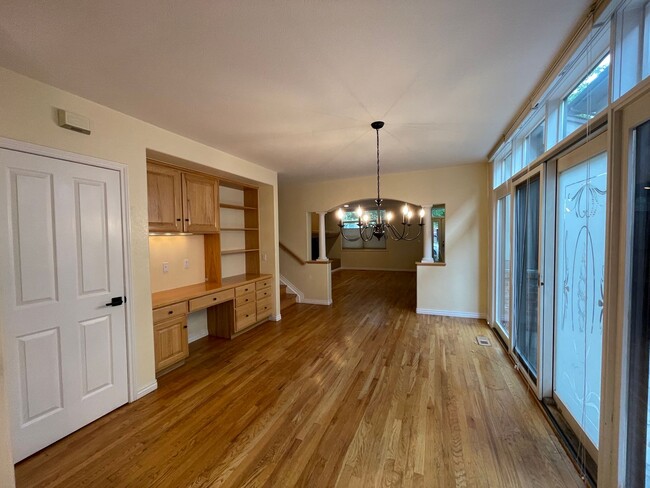 Building Photo - An Inviting Cherry Creek Lifestyle!