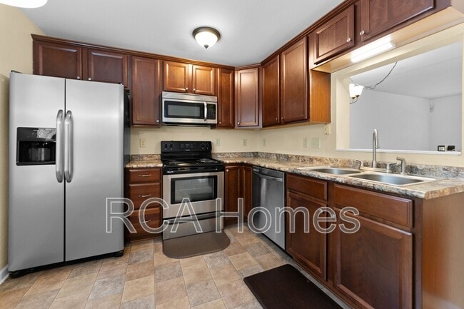 Building Photo - 3212 River Villa Way