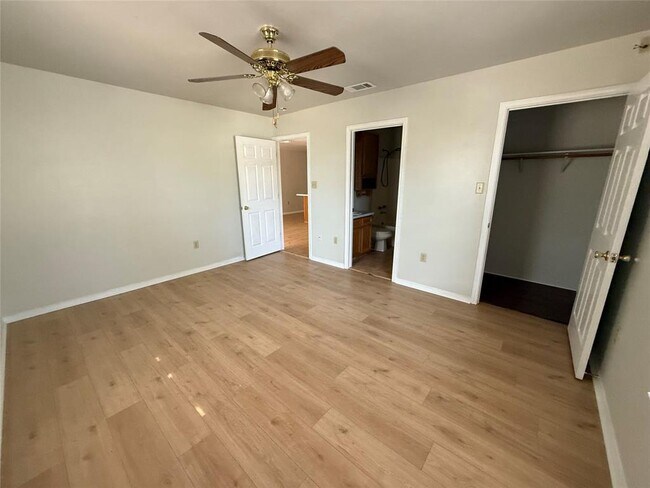 Building Photo - 2907 Whisper Oaks Ln