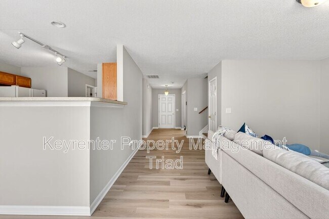Building Photo - 2703 Stafford St
