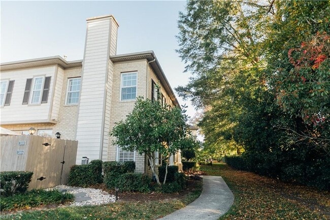 Building Photo - 2000 Picardy Ct