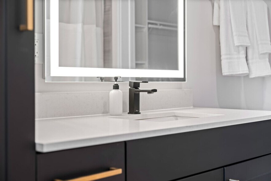 Building Photo - 801 N Mac Dill Ave