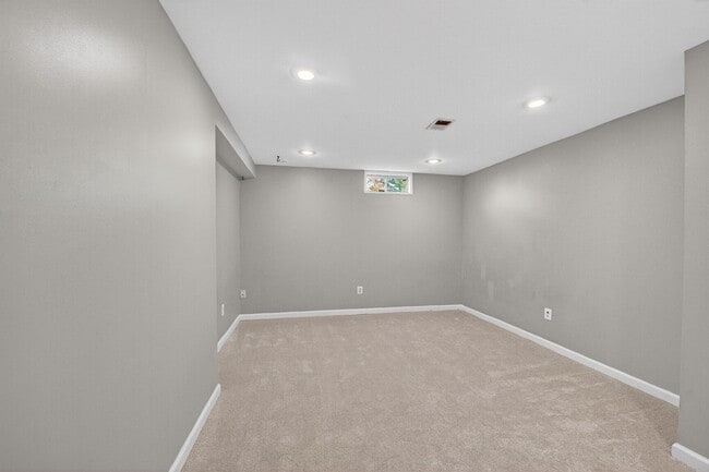 Building Photo - 14 Braxton Dr