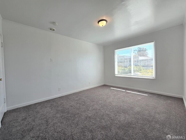Building Photo - 135 Maddux Ave