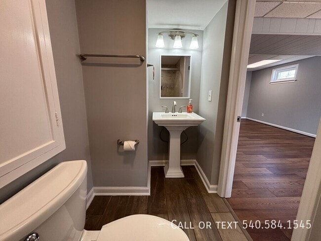 Building Photo - 449 Missimer Ln