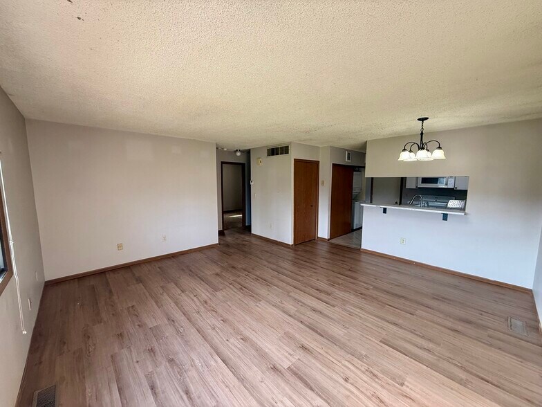 Building Photo - 7608 Vinewood Ct