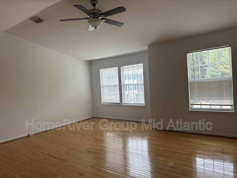 Building Photo - 8323 Green Heron Way