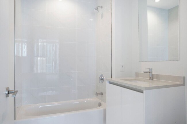 Building Photo - 400 Central Ave