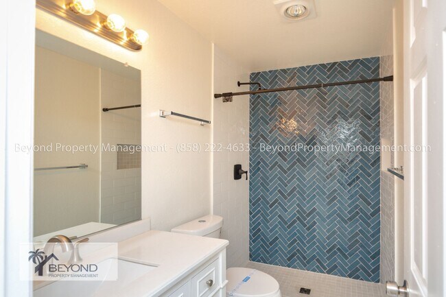 Building Photo - OCEAN BEACH GEM , 2 BEDROOM 2 BATH WITH AS...