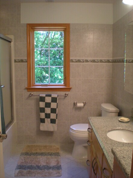 up hallway bathroom - 117 Ritchie Avenue