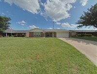 Building Photo - 7512 SW Forest Ave