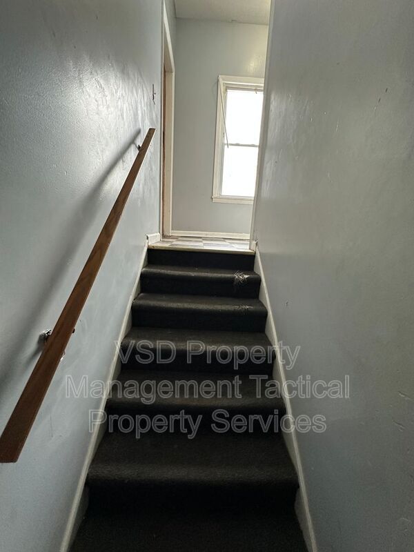 Building Photo - 3651 E 55th St